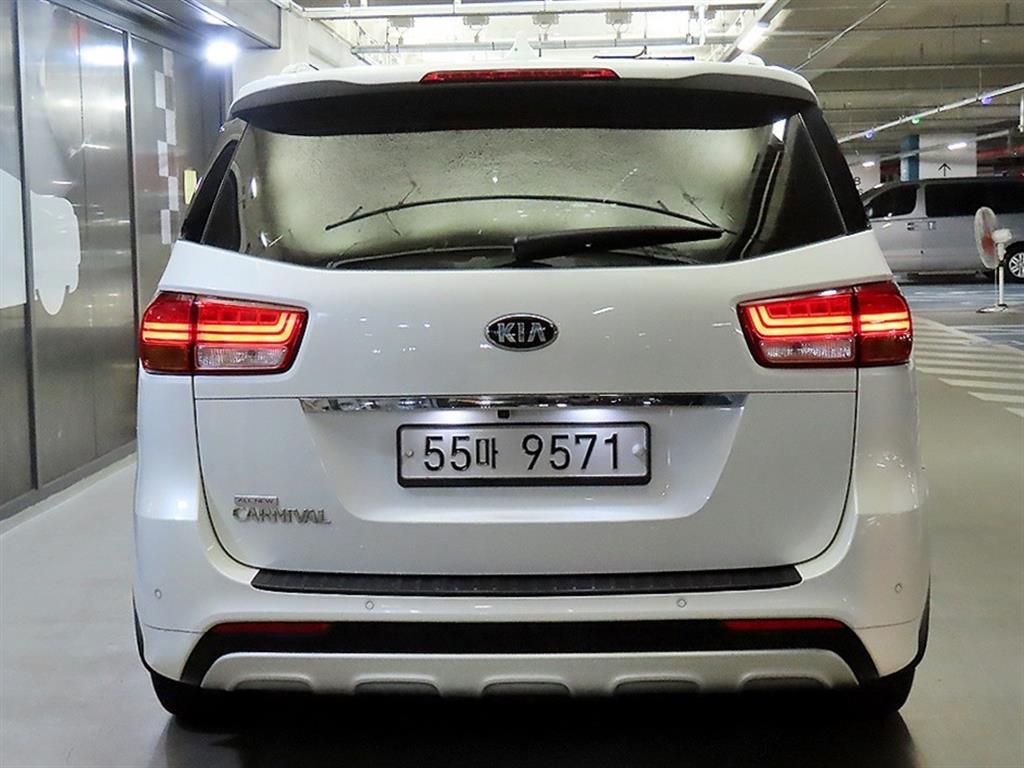 KIA Carnival - Vista 5