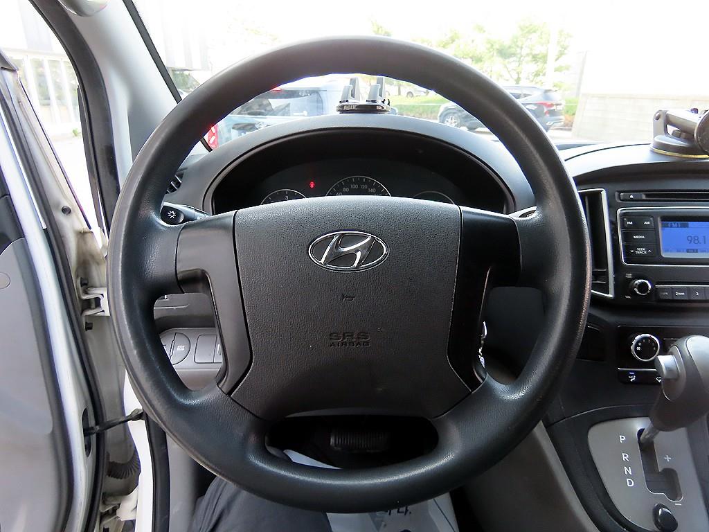 HYUNDAI Starex - Vista 8
