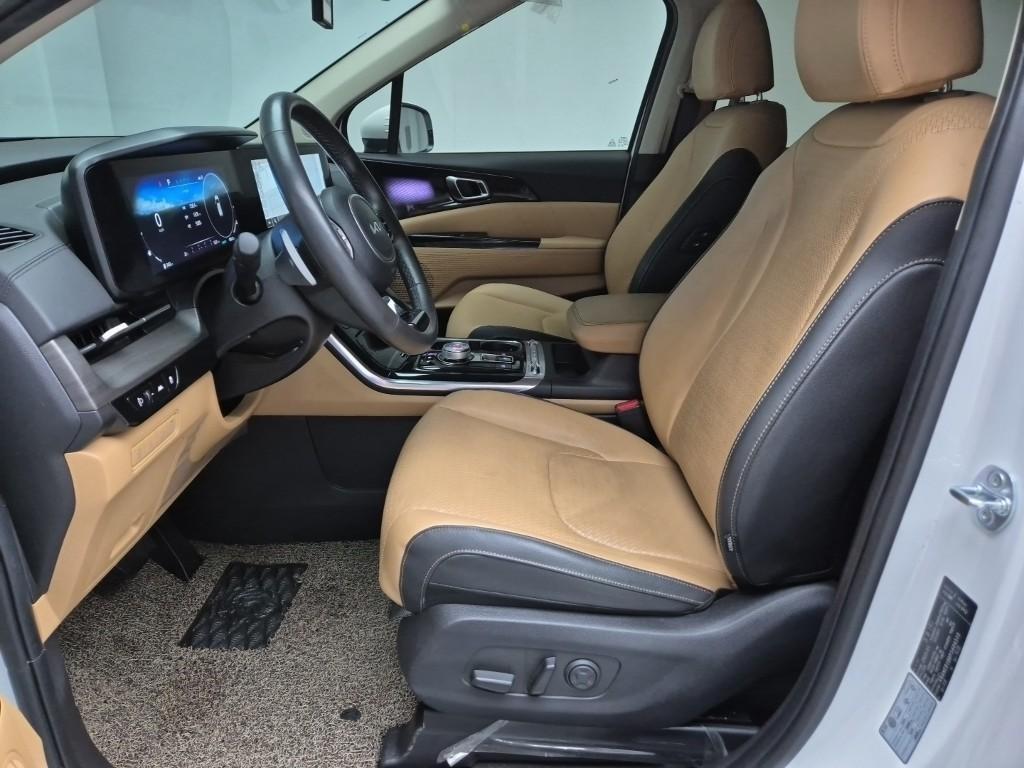 KIA Carnival - Vista 11