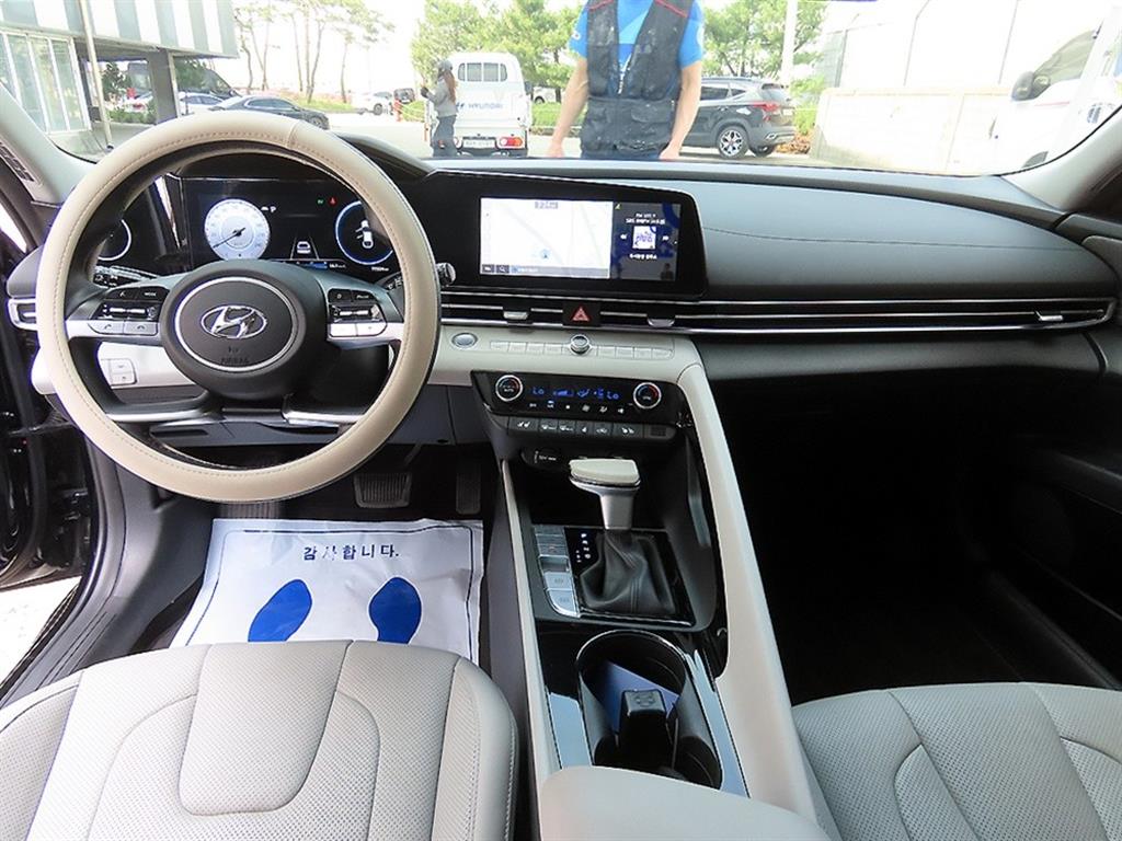 HYUNDAI Avante - Vista 7
