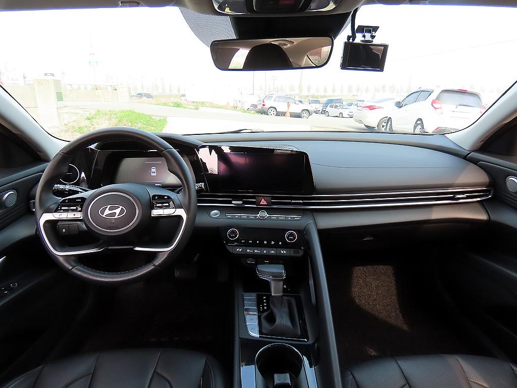 HYUNDAI Avante - Vista 9