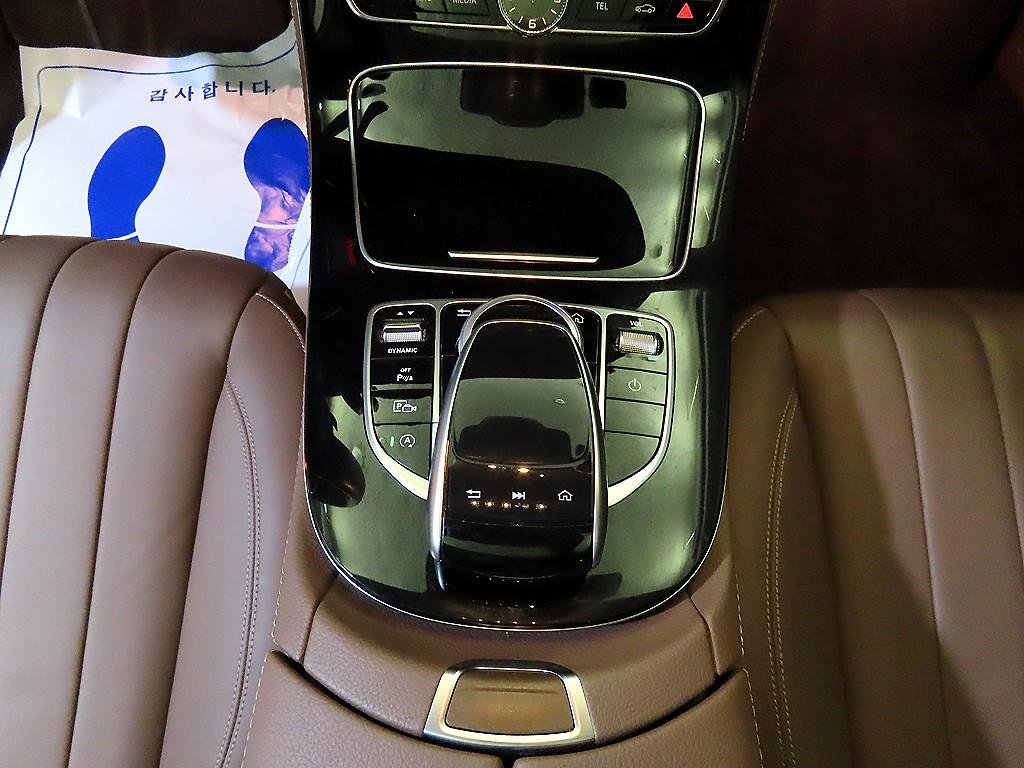 Mercedes Benz E class - Vista 12