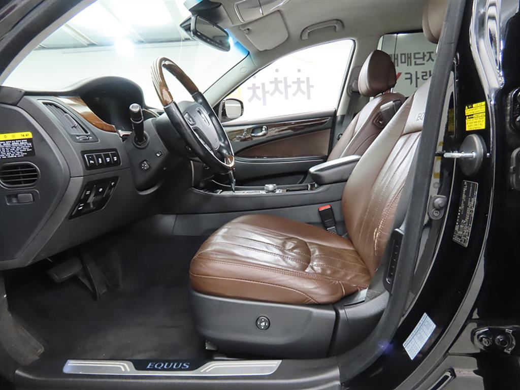 HYUNDAI Equus - Vista 5