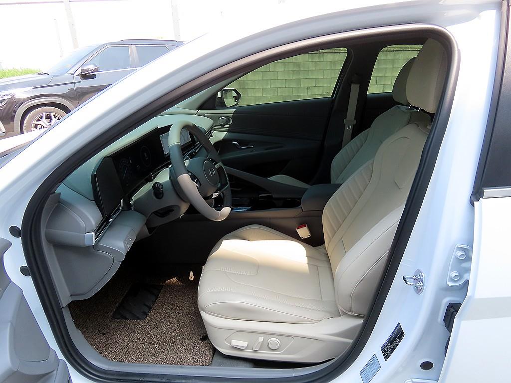 HYUNDAI Avante - Vista 5