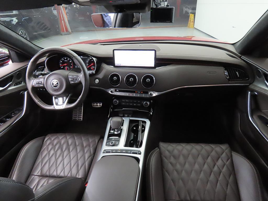 KIA Stinger - Vista 5