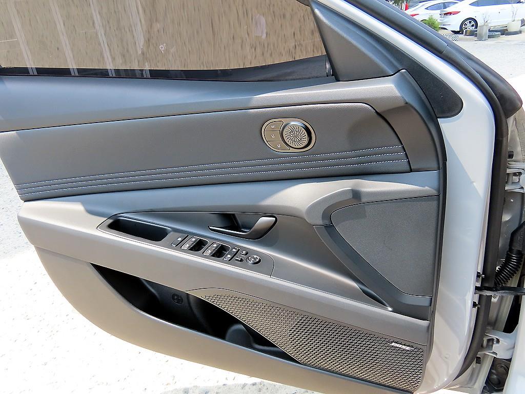 HYUNDAI Avante - Vista 11