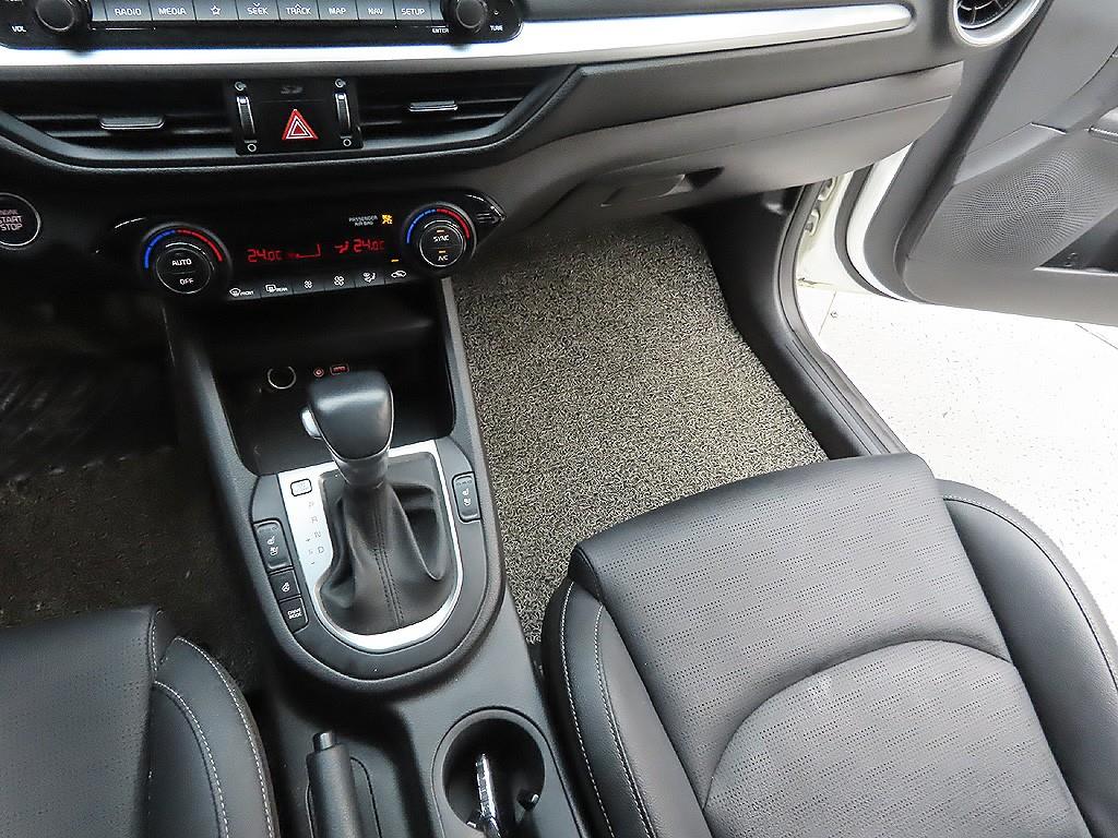 KIA K3 2019 Blanco - Importación desde Corea - HF Imports Iquique - Foto 7