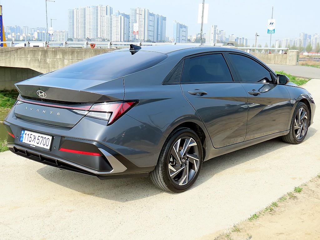 HYUNDAI Avante - Vista 3