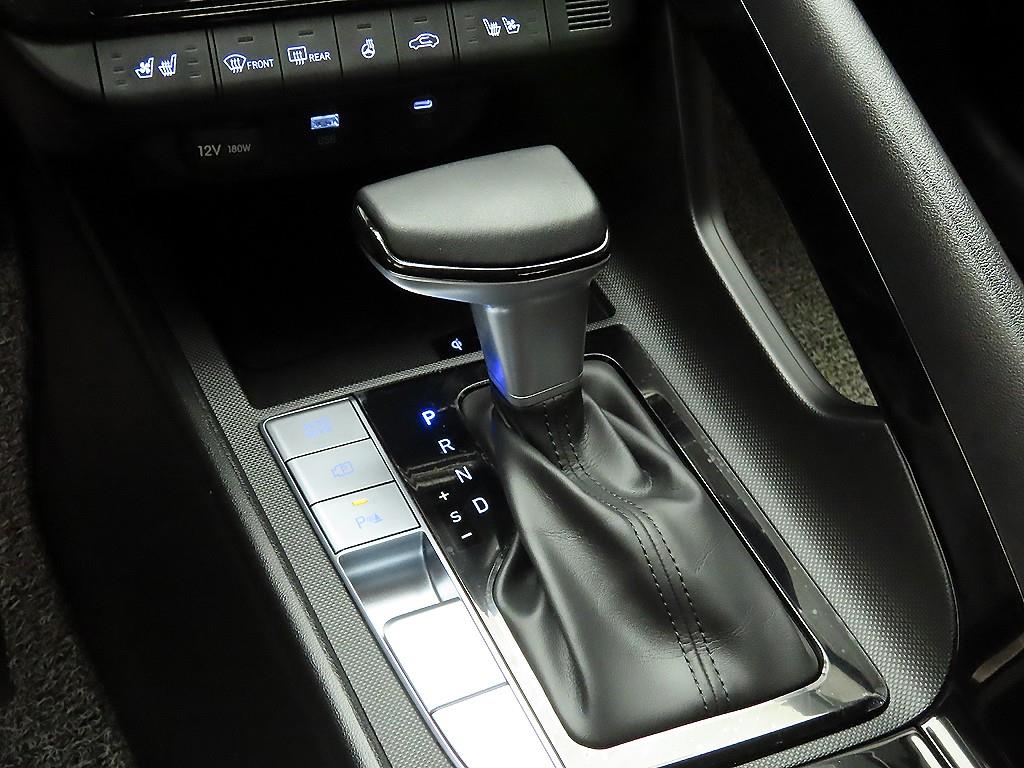 HYUNDAI Avante - Vista 10