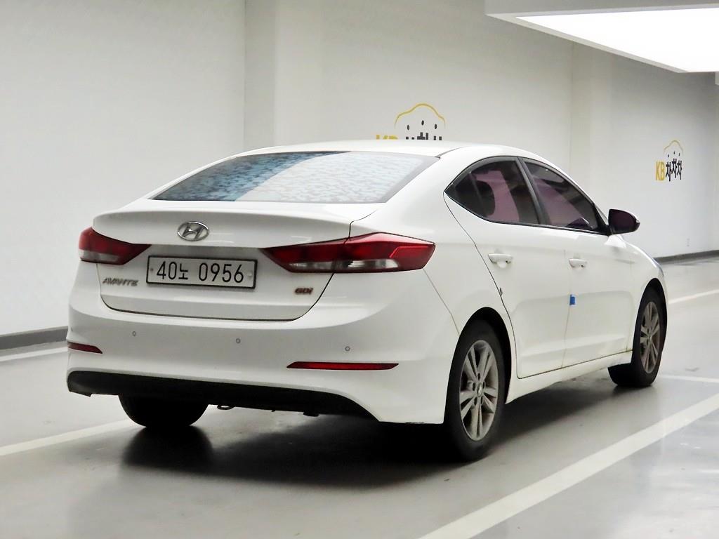 HYUNDAI Avante - Vista 4