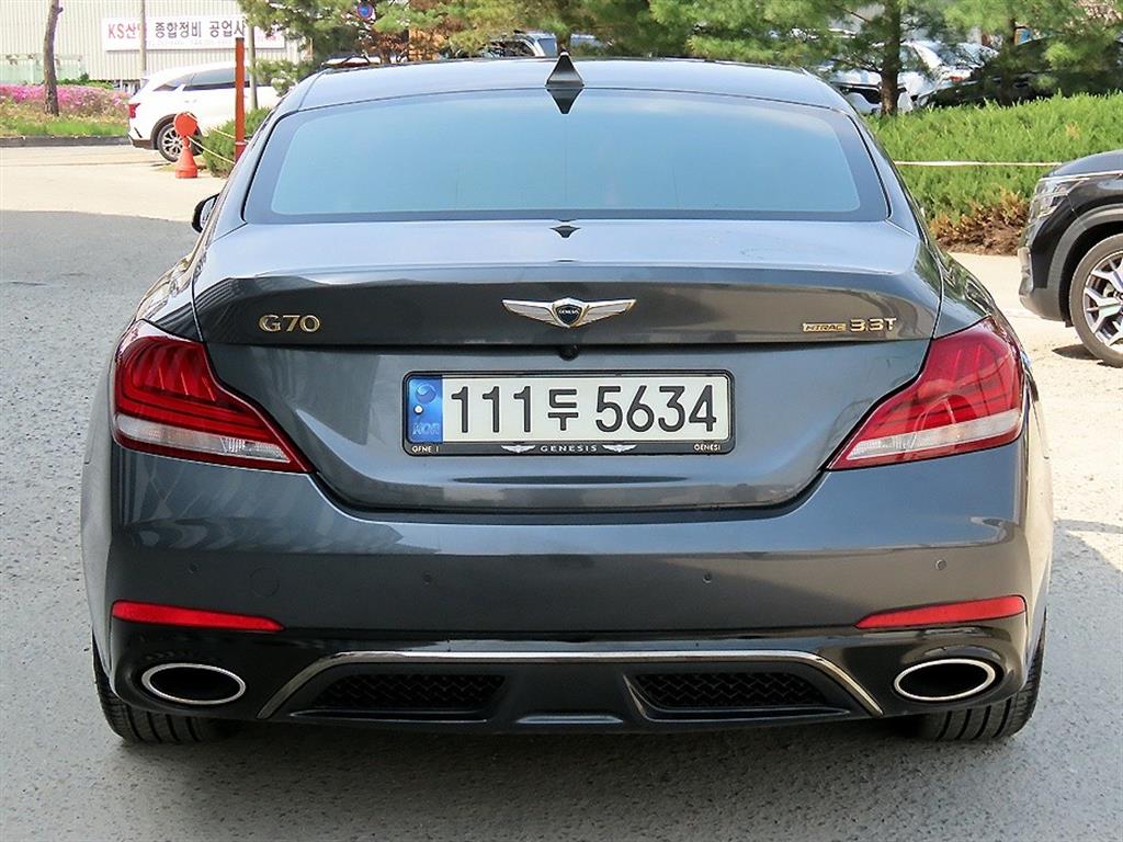 Genesis G70 - Vista 4