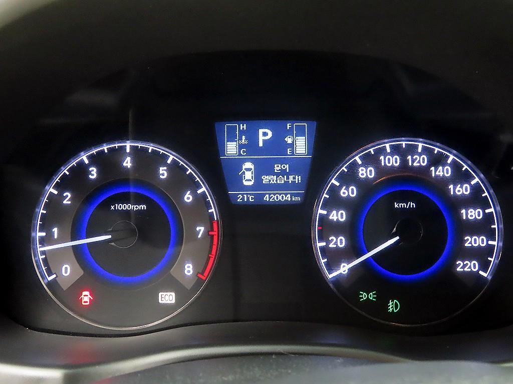 HYUNDAI Accent - Vista 8