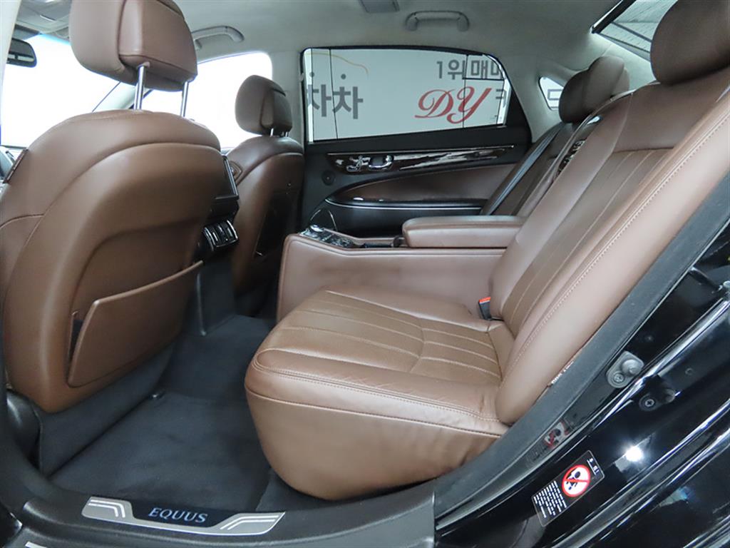 HYUNDAI Equus - Vista 6