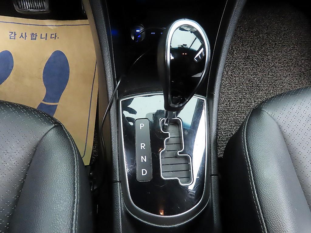 HYUNDAI Accent - Vista 10