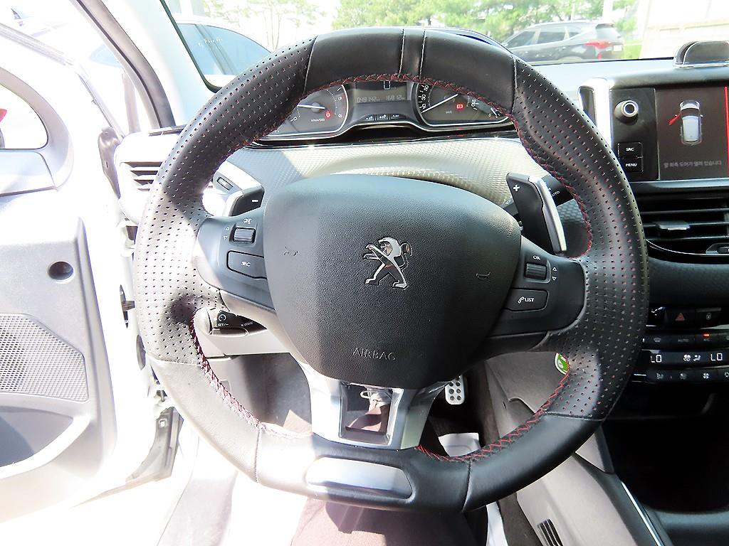 Peugeot 208 - Vista 8