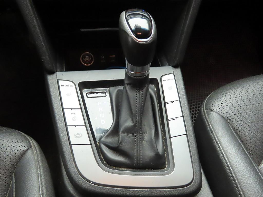 HYUNDAI Avante - Vista 10