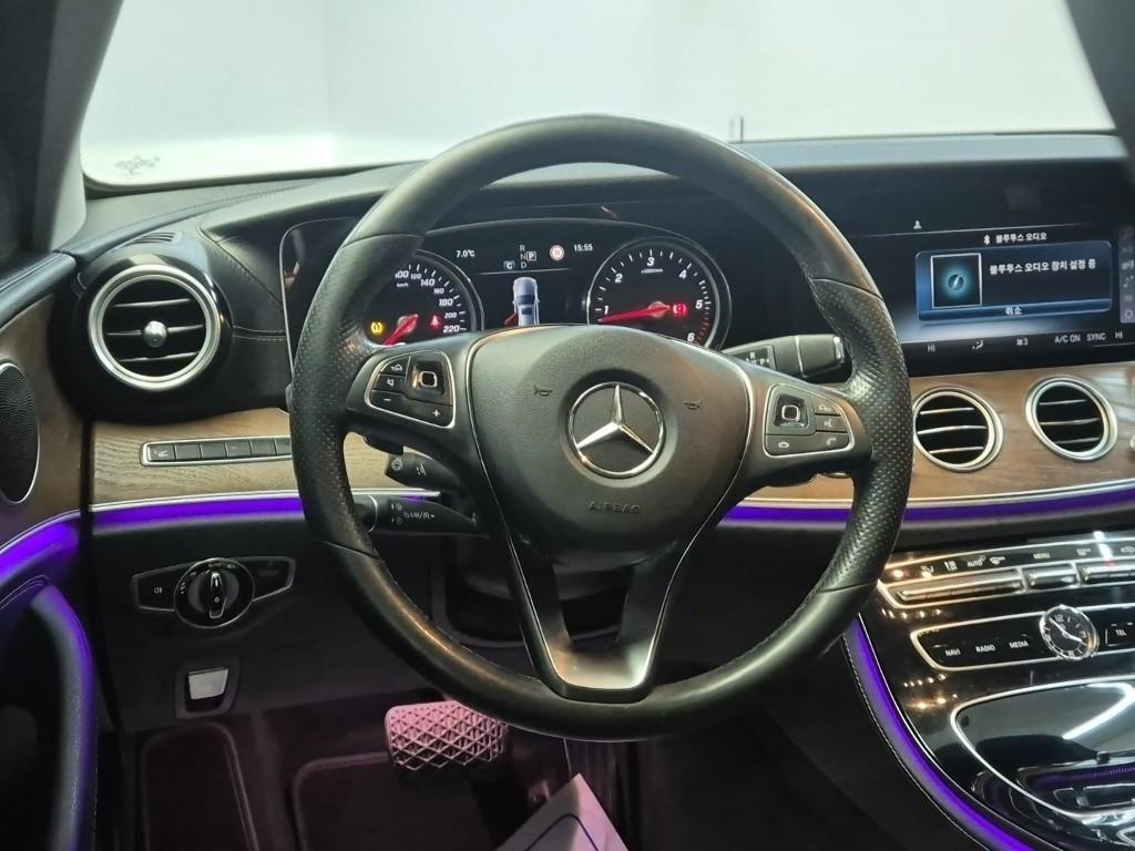 Mercedes Benz E class - Vista 9