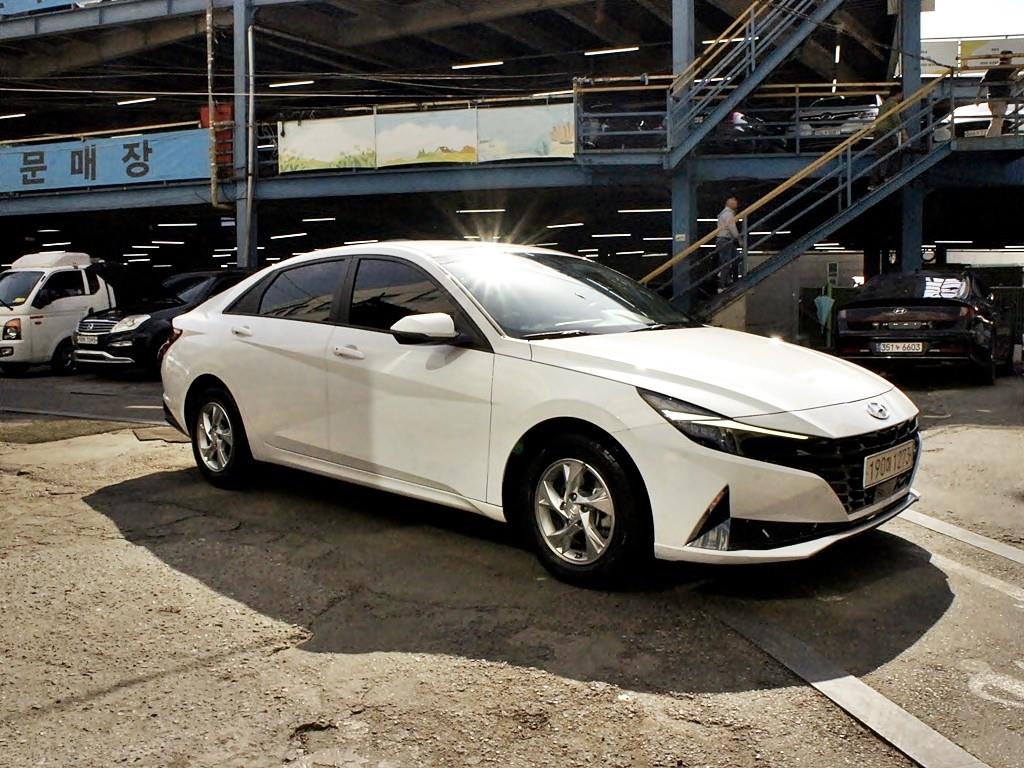 HYUNDAI Avante - Vista 3