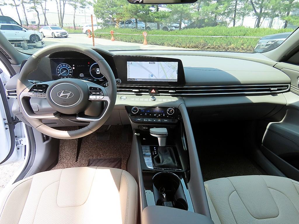 HYUNDAI Avante - Vista 7