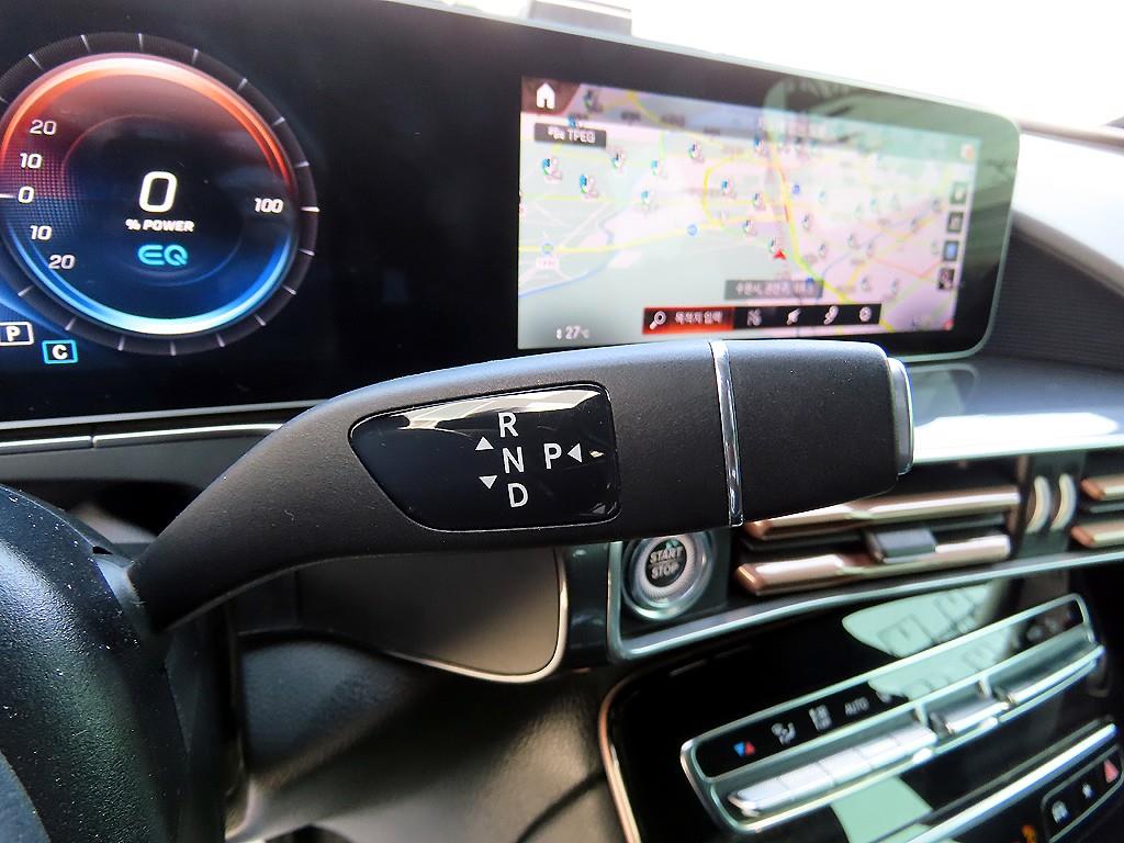 Mercedes Benz EQC - Vista 10