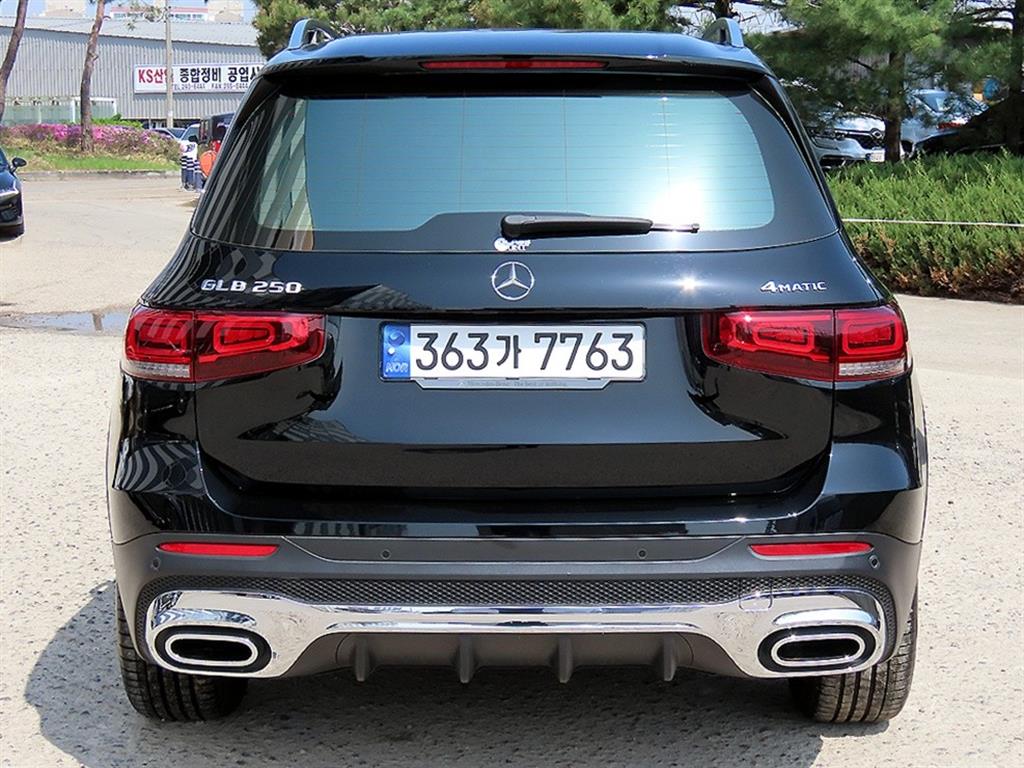 Mercedes Benz GLB Class - Vista 4