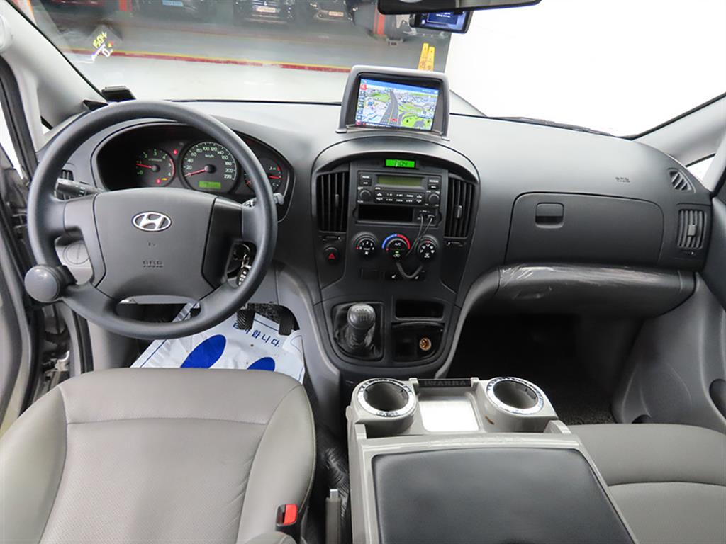 HYUNDAI Starex - Vista 7