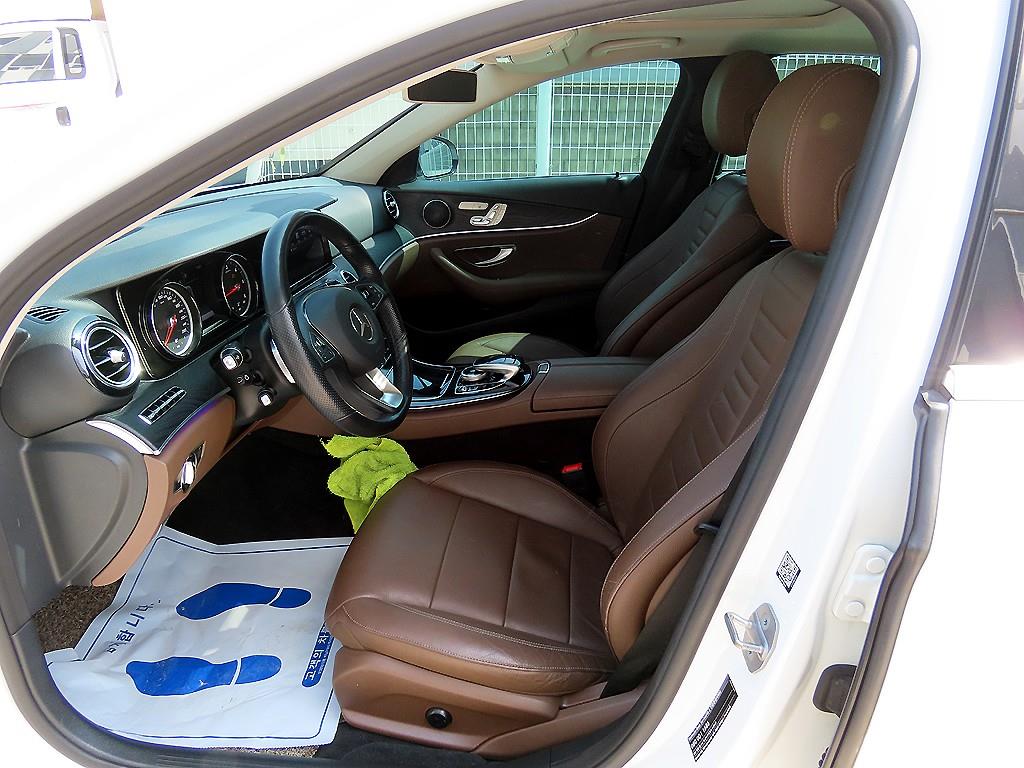 Mercedes Benz E class - Vista 5