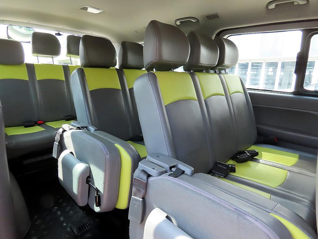 HYUNDAI Starex - Vista 7