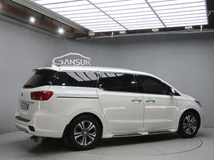 KIA Carnival - Vista 8