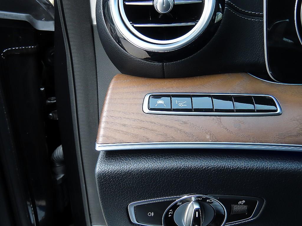 Mercedes Benz E class - Vista 12