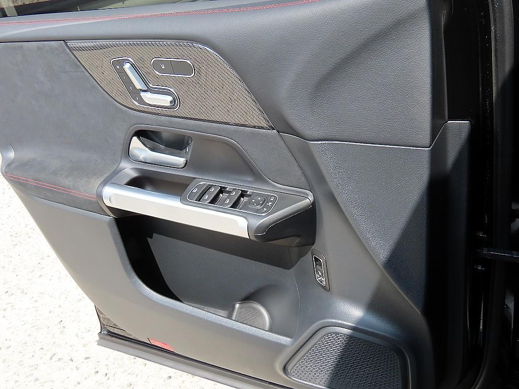 Mercedes Benz GLB Class - Vista 11