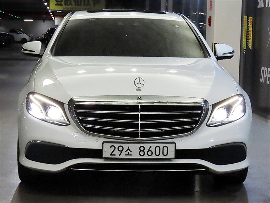 Mercedes Benz E class - Vista 2