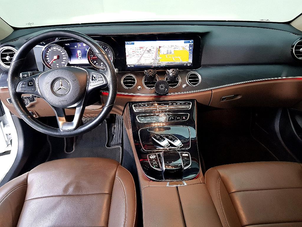 Mercedes Benz E class - Vista 5