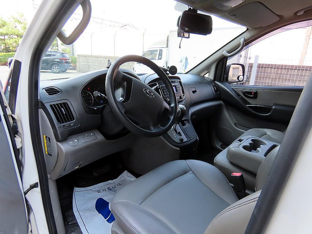 HYUNDAI Starex - Vista 7