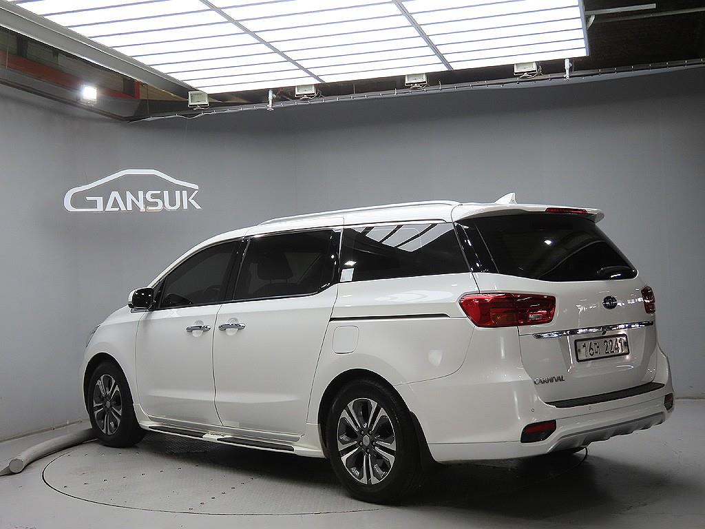 KIA Carnival - Vista 5