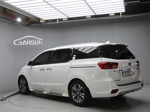 KIA Carnival - Vista 6