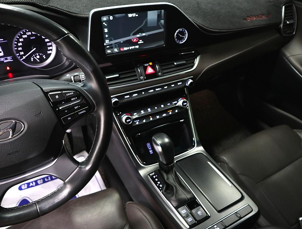 HYUNDAI Grandeur - Vista 10