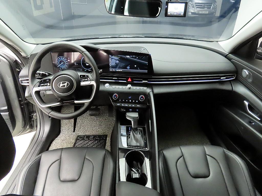 HYUNDAI Avante - Vista 8