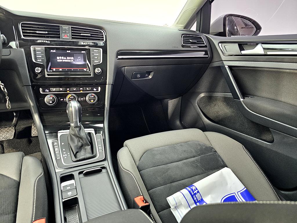 Volkswagen Golf - Vista 10
