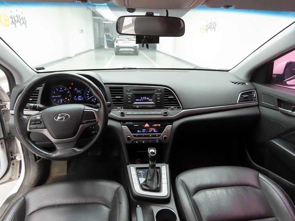 HYUNDAI Avante - Vista 6