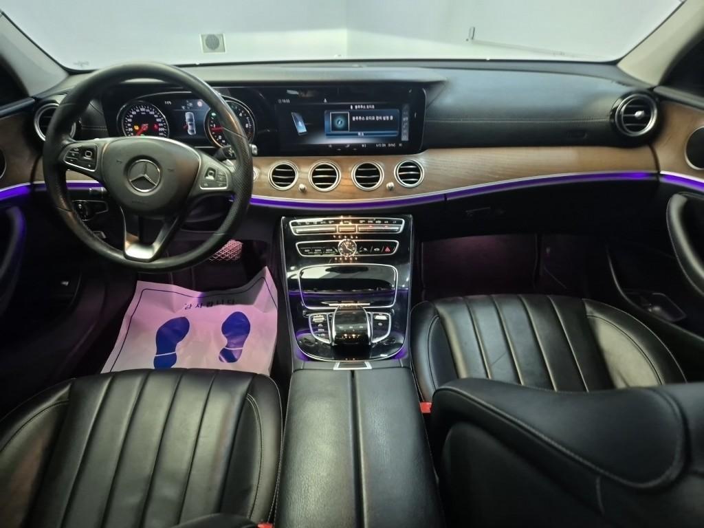 Mercedes Benz E class - Vista 7