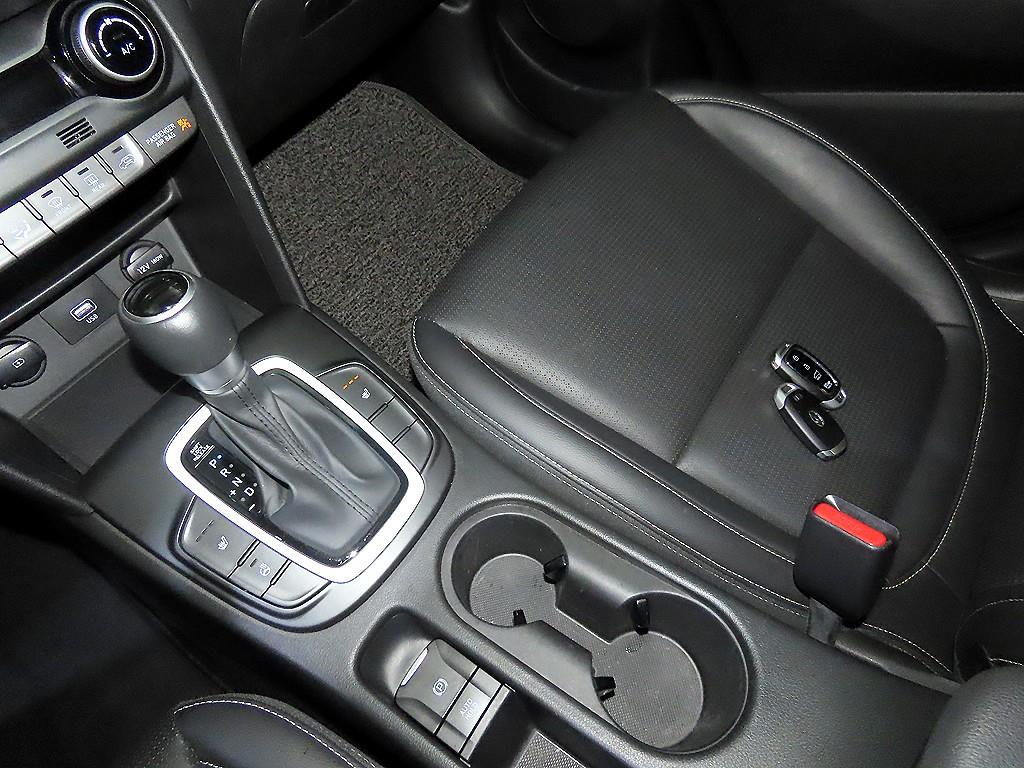 HYUNDAI Kona - Vista 12