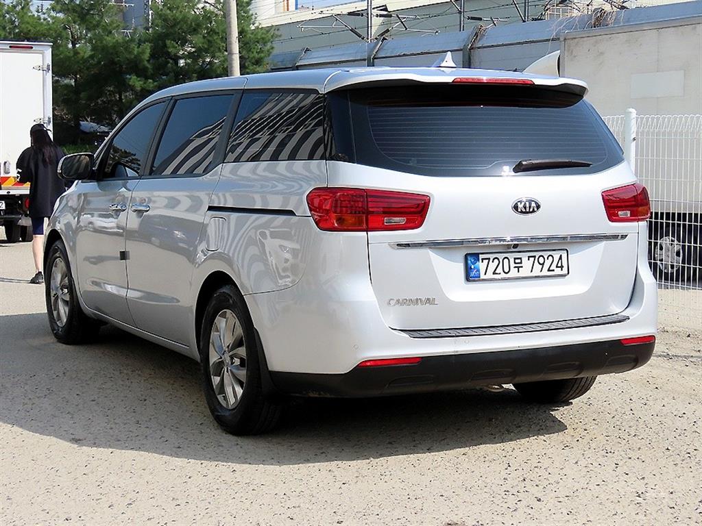KIA Carnival - Vista 3
