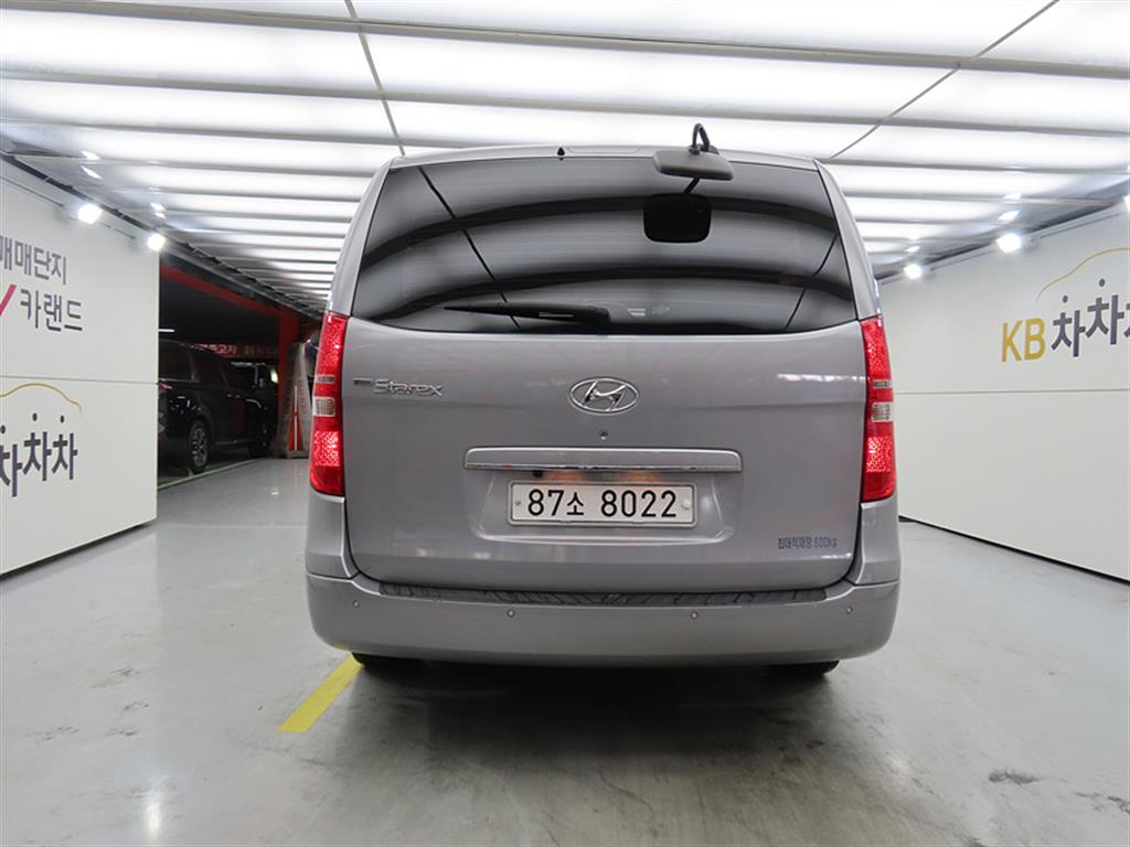 HYUNDAI Starex - Vista 3