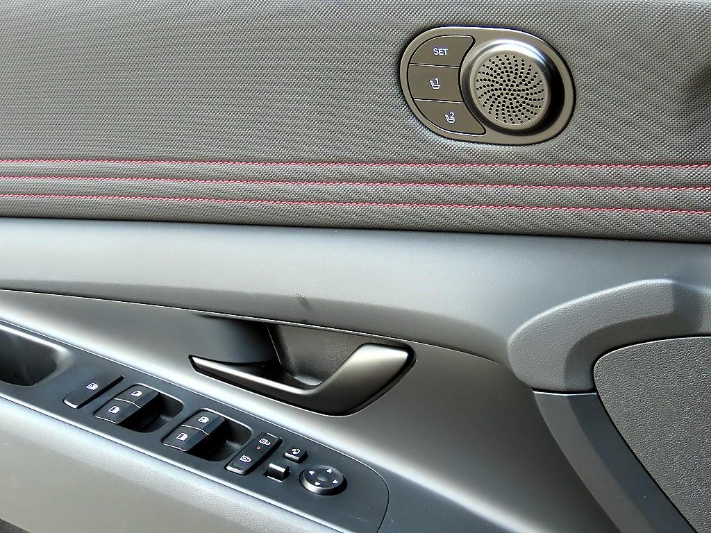 HYUNDAI Avante - Vista 11