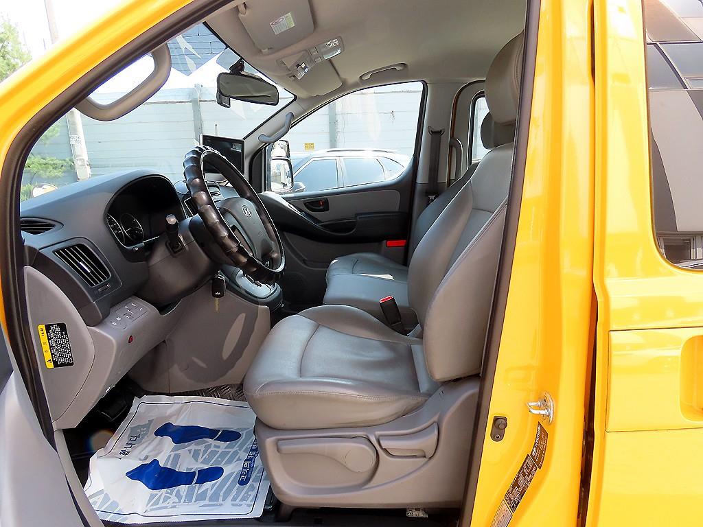 HYUNDAI Starex - Vista 5