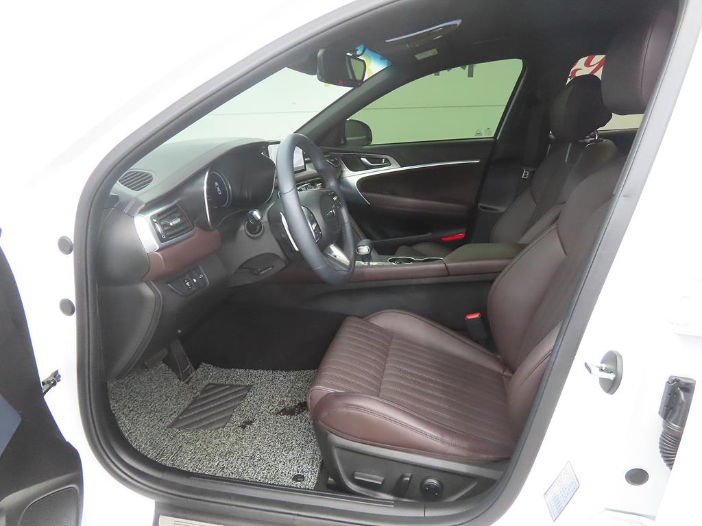 Genesis G70 - Vista 5