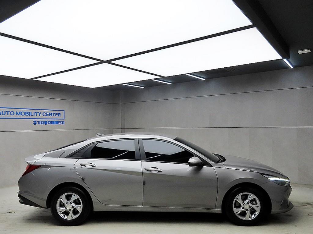 HYUNDAI Avante - Vista 2