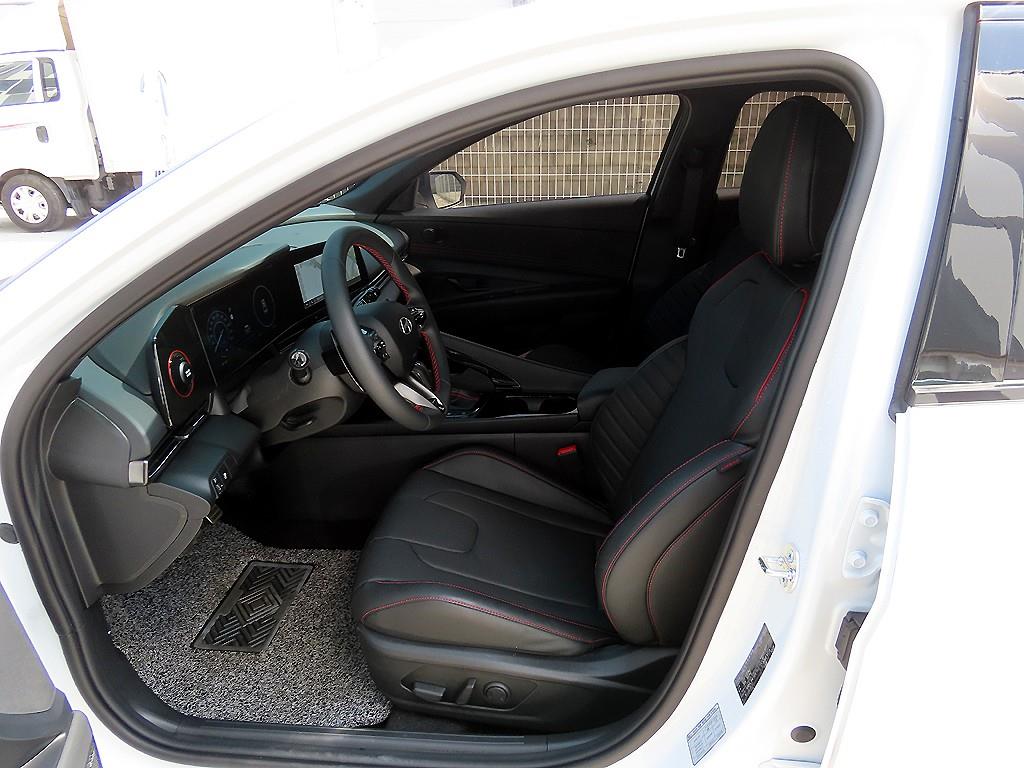 HYUNDAI Avante - Vista 5