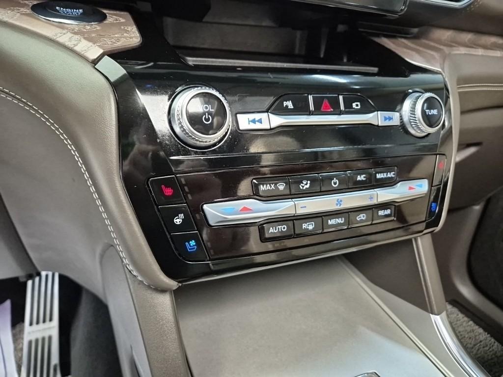 Ford Explorer - Vista 10